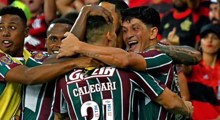 Germán Cano comemora com jogadores do Fluminense o gol de empate no fim do 1º tempo MAILSON SANTANA/FLUMINENSE FC (02.04.2022)