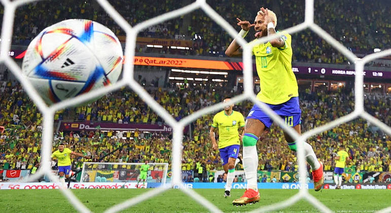 Neymar cobrou pênalti com extrema perfeição na classificação do Brasil às quartas de final CARL RECINE/REUTERS - 5.12.2022