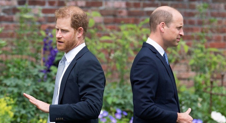 Príncipe Harry não deverá participar da cerimônia de coroação de Charles 3º ao lado do irmão William DOMINIC LIPINSKI / POOL / AFP - 01/07/2021