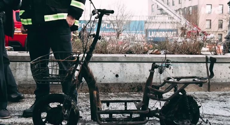 Incêndio causado por patinete terminou com sete pessoas feridas REPODUÇÃO/TWITTER/@NYCMAYOR